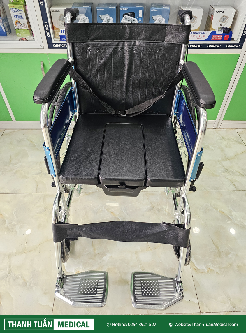Xe lăn tay có bô vệ sinh này có thiết kế thuận tiện, dễ sử dụng Xe lăn tay có bô vệ sinh này có thiết kế thuận tiện, dễ sử dụng