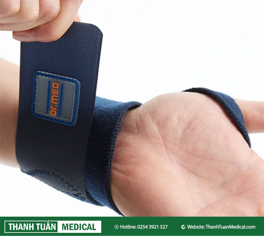 Dễ dàng và đơn giản khi mặc nhờ thiết kế quấn chun