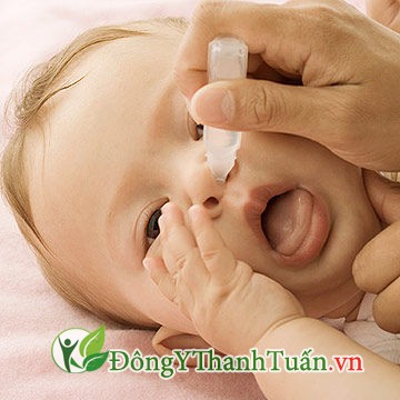 Không dùng nước nhỏ mũi ở trẻ em