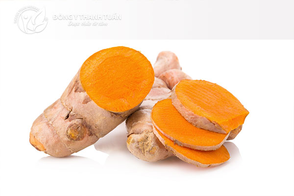 Mẹo chữa viêm xoang từ nước ép nghệ