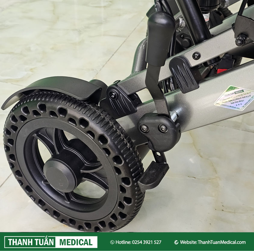 2 Bánh sau to 8inch hỗ trợ di chuyển dễ dàng 2 Bánh sau to 8inch hỗ trợ di chuyển dễ dàng