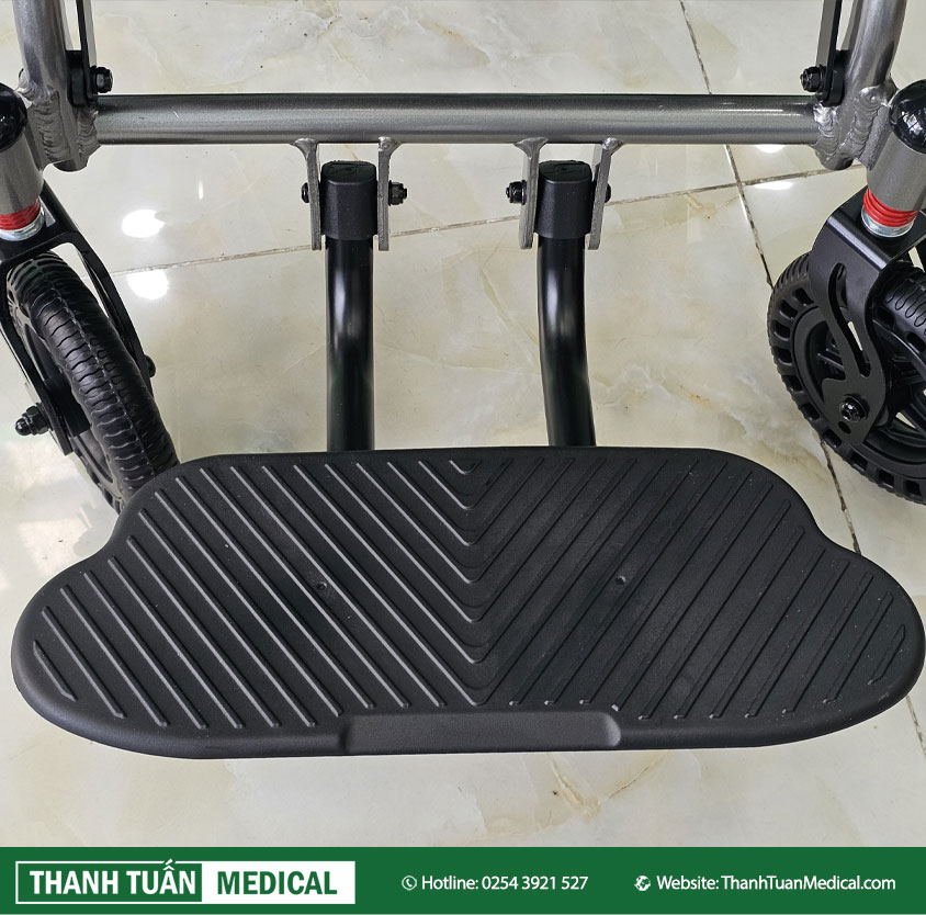 Phần để chân liền khối có thể gập lại Phần để chân liền khối có thể gập lại