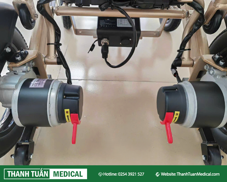 Động cơ kép mạnh mẽ (300Wx2) Động cơ kép mạnh mẽ (300Wx2)